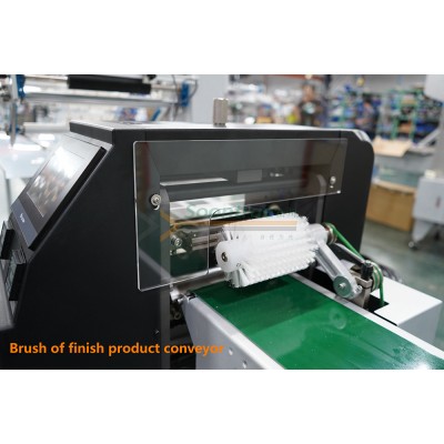 Daily necessities / School Supplies product flow type pillow bag packaging machine' />