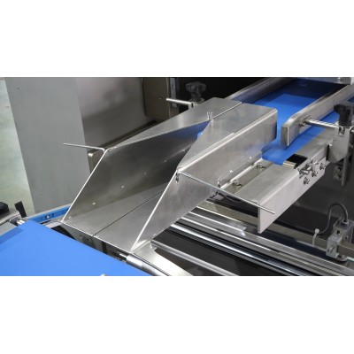 SZ-601W Reciprocating Cutter Base Down Film Structure Flow Type Packing Machine' />