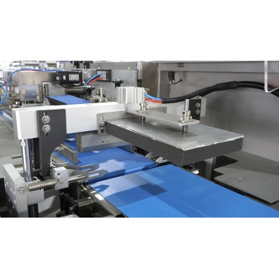 SZ-601W Reciprocating Cutter Base Down Film Structure Flow Type Packing Machine' />